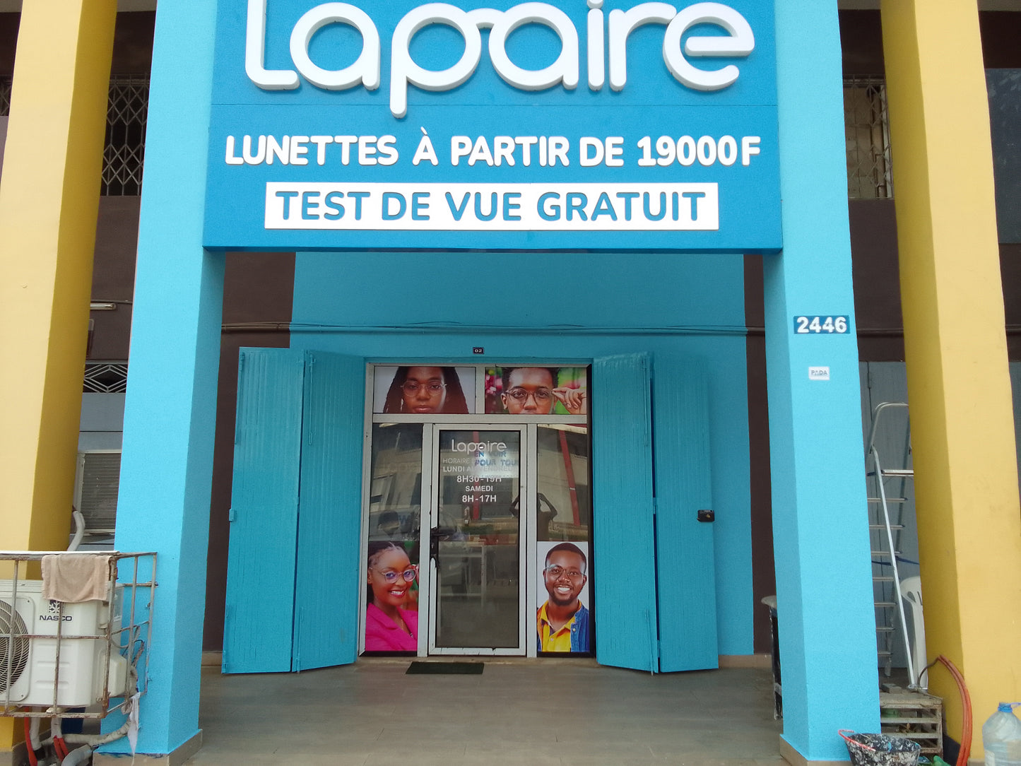Agence Lapaire Abatta Côte d'Ivoire avec de grandes écritures sur la façade