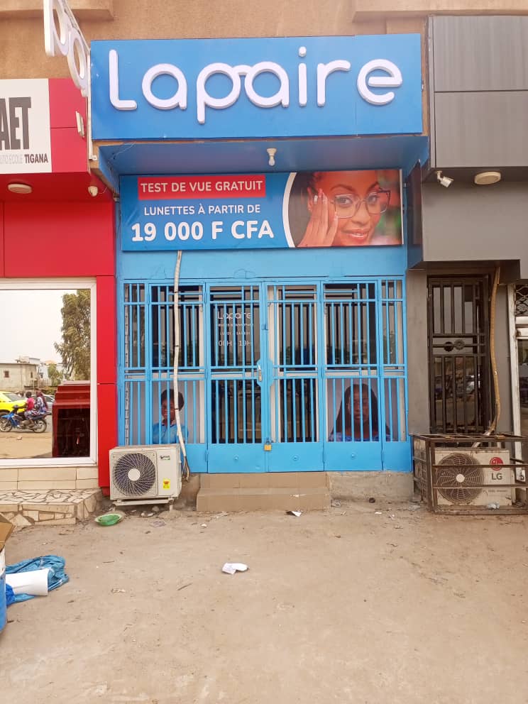 Agence Lapaire Niamana Mali avec baies vitrées et logo visible